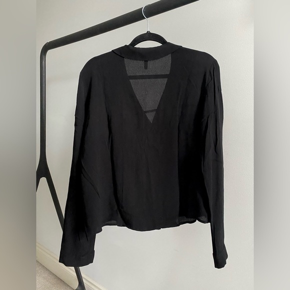 Cropped Sheer Black V-Neck Blouse - Picture 2 of 2